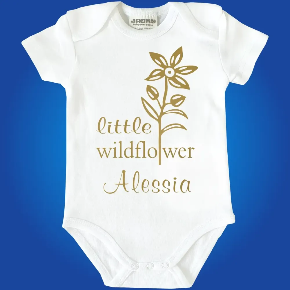 Baby‑Body mit „wildflower“ und individuellem Namen