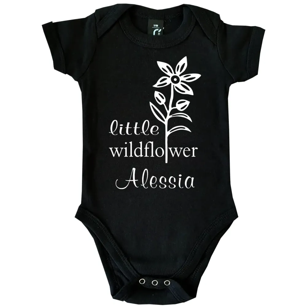 Personalisierter Baby‑Body mit Blumenmotiv und Name